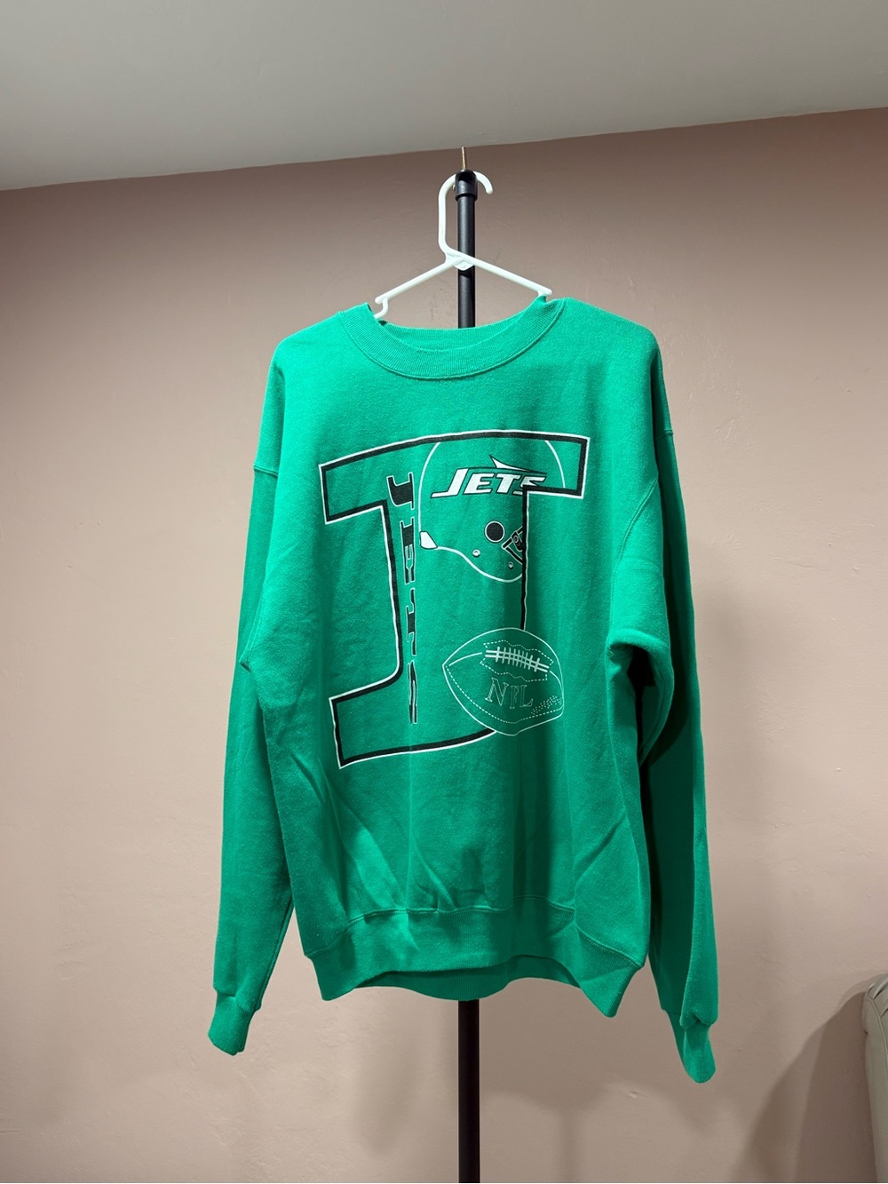 Box #8 1990s Hanes crewneck sweater NFL Jets size extra large color green
